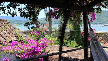 Deluxe tweepersoonskamer | Luxe beddengoed, een minibar, een kluis op de kamer