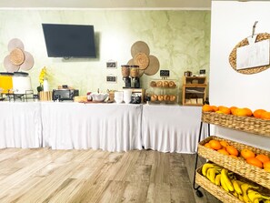 Free daily continental breakfast