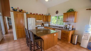 Unclassified image, 2 of 29, button