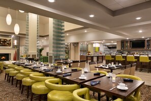 Daily cooked-to-order breakfast (USD 12.95 per person) - Hilton Garden Inn Statesville (Statesville)