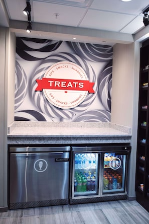Snack bar - Hampton Inn & Suites Des Moines/Urbandale (Urbandale)