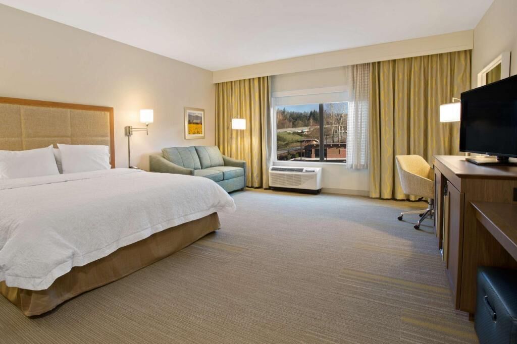In-room safe, free WiFi, bed sheets