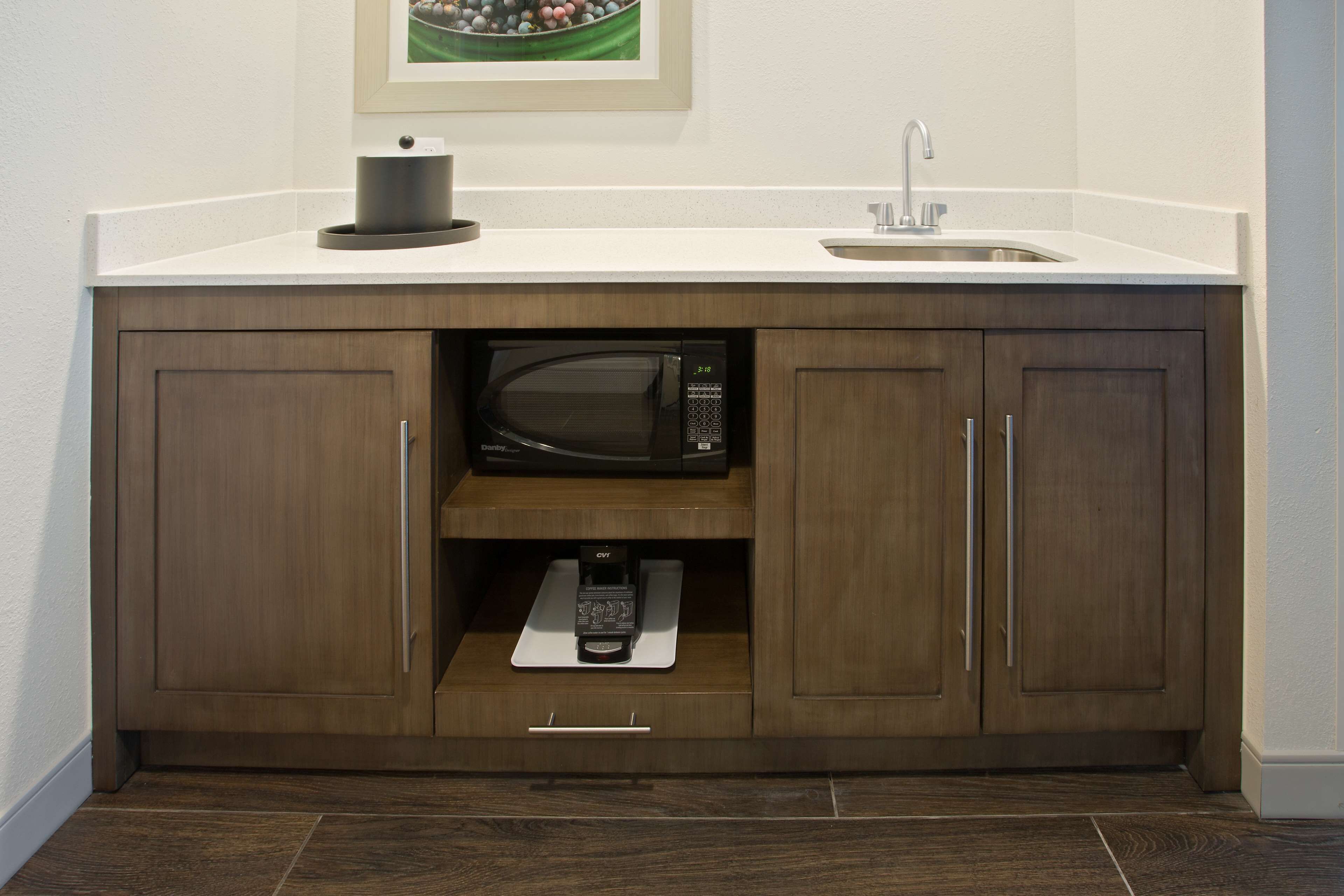 studio, 1 king bed with sofa bed, refrigerator & microwave (wet bar) | private kitchen | fridge, microwave, coffee/tea maker