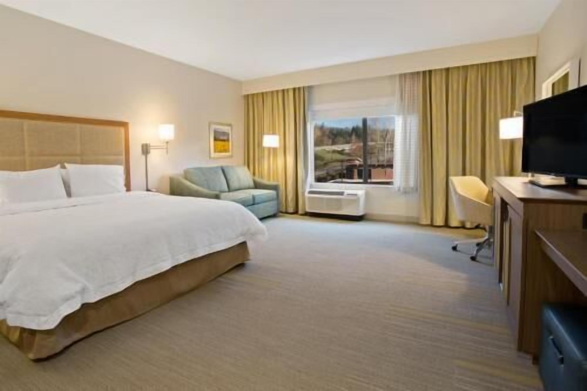 In-room safe, free WiFi, bed sheets