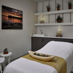 Couples treatment rooms, steam room, body treatments, aromatherapy