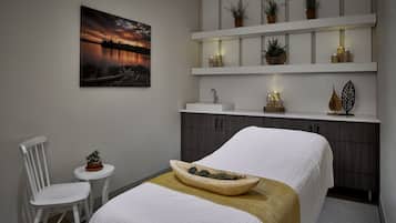 Couples treatment rooms, steam room, body treatments, aromatherapy
