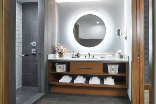 Luxury Suite | Bathroom