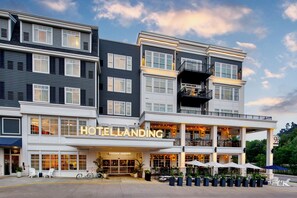 Front of property – evening/night - The Hotel Landing (Wayzata)