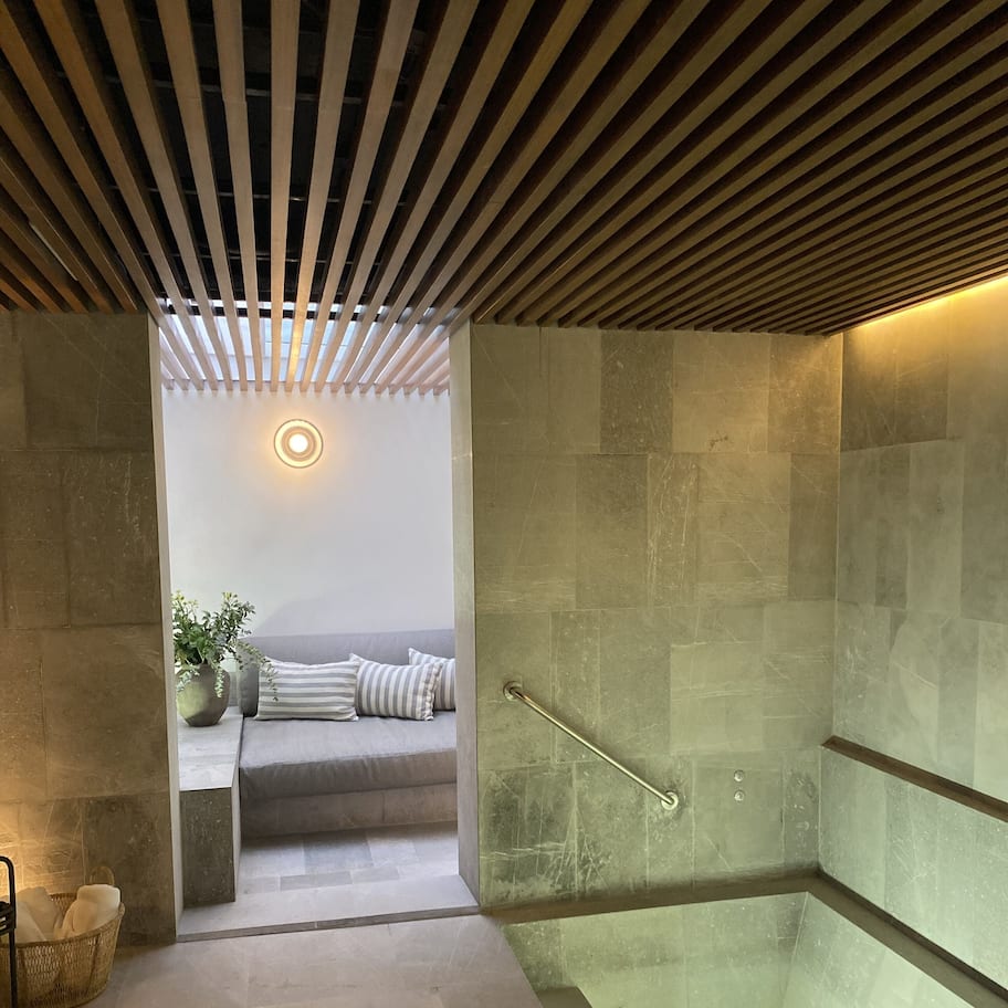 Couples treatment rooms, sauna, hot tub, steam room, body treatments