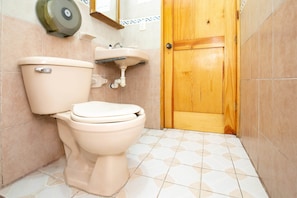 Standard Room | Bathroom | Shower, free toiletries, towels, soap
