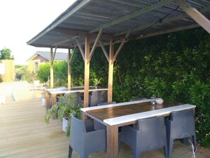 Outdoor dining - Red Palm Village (Kralendijk)
