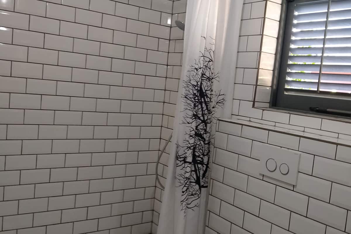 chalet, 2 bedrooms | bathroom | shower, hair dryer, towels