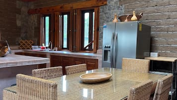 Cabaña familiar, 2 baños | Cocina privada | Utensilios de cocina