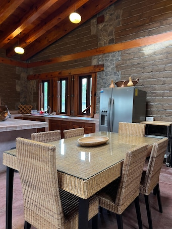 Family Cabin, 2 Bathrooms | Private kitchen | Cookware/dishes/utensils