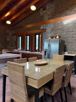 Family Cabin, 2 Bathrooms | Private kitchen | Cookware/dishes/utensils