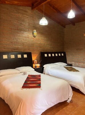 Habitación triple estándar, 2 camas matrimoniales