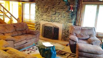 Standard Cabin, 5 Bedrooms, Non Smoking | Living room | Flat-screen TV