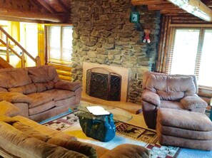 Standard Cabin, 5 Bedrooms, Non Smoking | Living room | Flat-screen TV