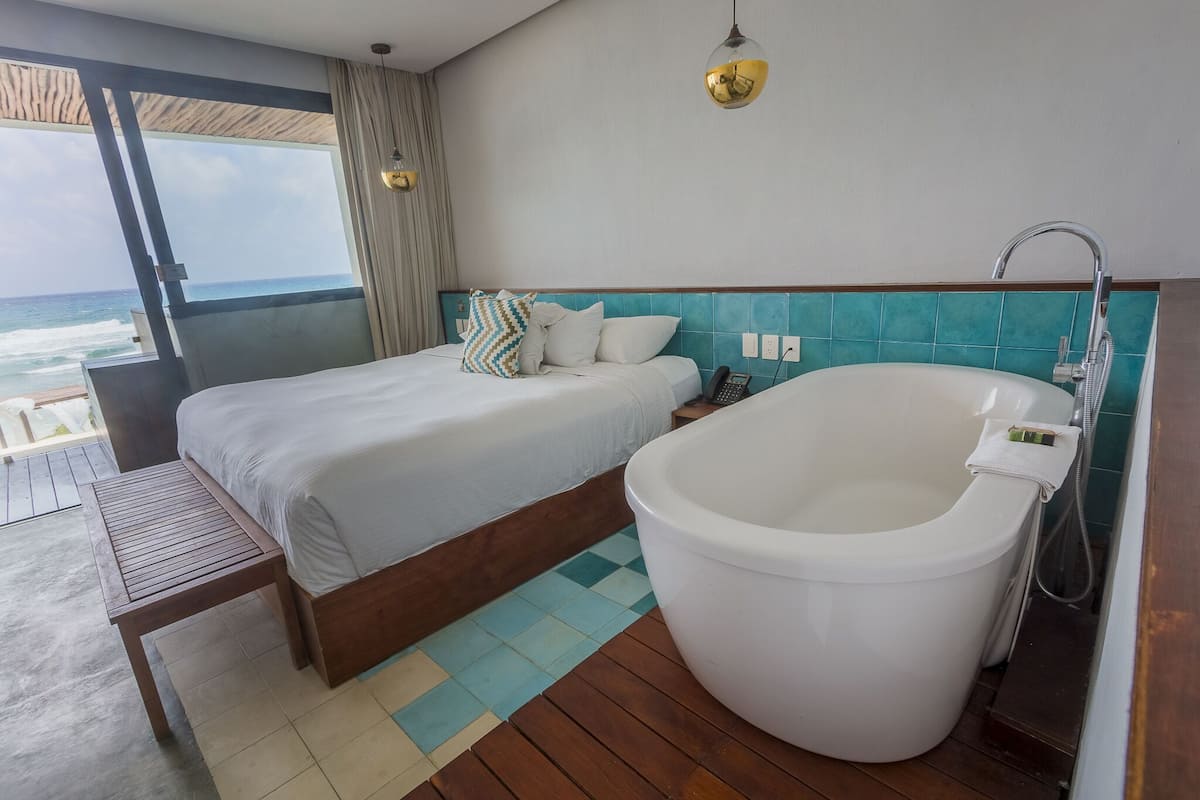 Kamar Standar | Seprai premium, brankas, tirai kedap cahaya, dan Wi-Fi gratis
