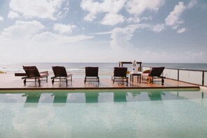 2 outdoor pools, sun loungers - O Tulum Condo Hotel - Adults Only (Tulum)