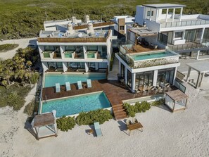 2 outdoor pools, sun loungers - O Tulum Riviera Maya Condo Hotel (Tulum)