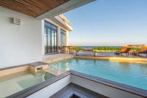 Comfort Suite, 1 King Bed, Pool Access, Ocean View | Premium bedding, in-room safe, blackout drapes, free WiFi