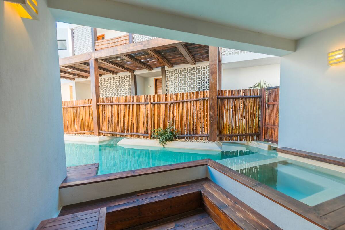 Suite with plunge pool | Seprai premium, brankas, tirai kedap cahaya, dan Wi-Fi gratis