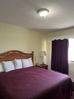 Standard Room, 1 King Bed | Desk, free WiFi, bed sheets