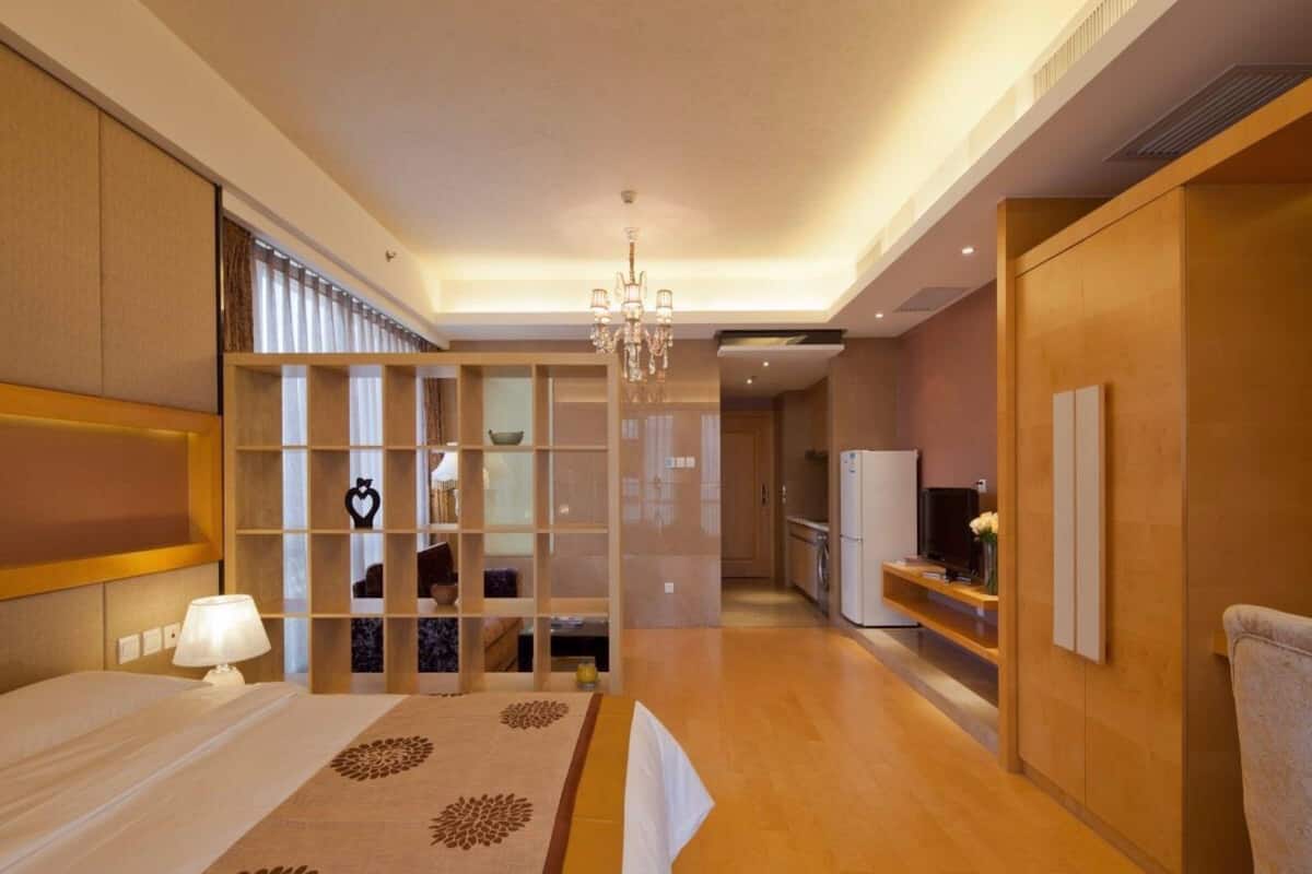 Kamar Deluks | Meja kerja, tirai kedap cahaya, setrika/meja setrika, dan Wi-Fi gratis