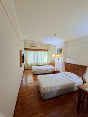 Superior Twin kamer, uitzicht op de stad | Een bureau, gratis wifi, beddengoed