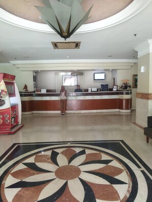 Lobby - Hotel Mega Cikini (Jakarta)