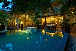 حمّام سباحة خارجي