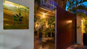 Property entrance - Blue Lime (Phnom Penh)