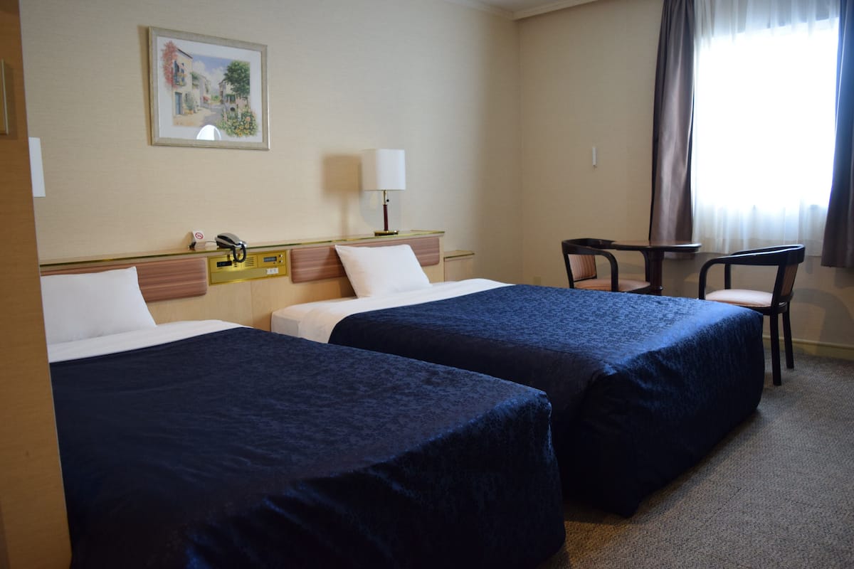 Down duvets, desk, free WiFi, bed sheets