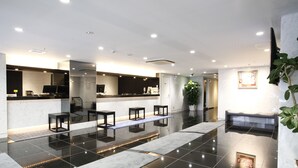 Lobby - New Central Hotel (Tokyo)