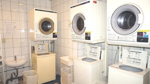 Laundry room - New Central Hotel (Tokyo)