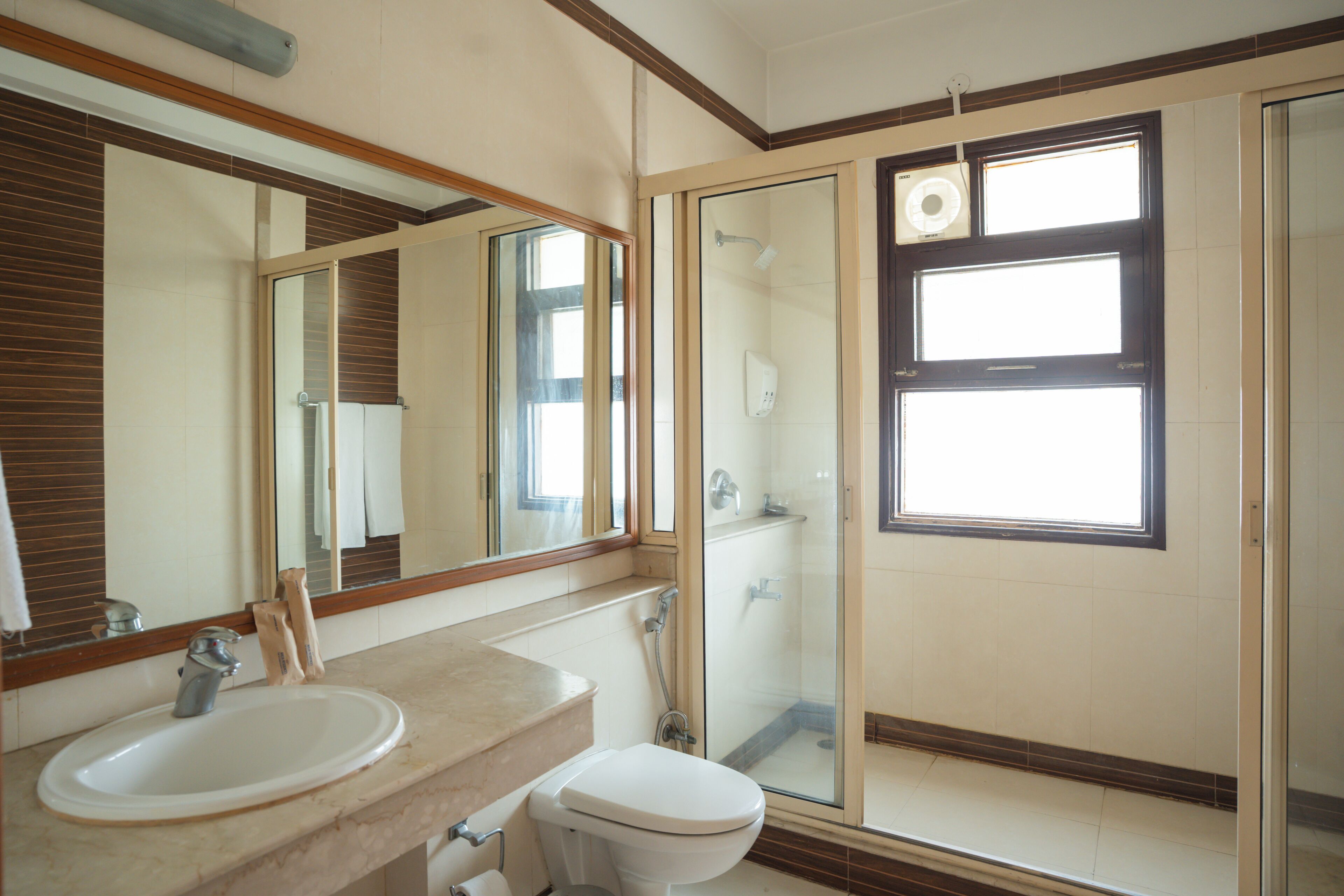Luxury Room | Bathroom | Shower, free toiletries, hair dryer, bathrobes