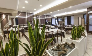 Dinner served, local cuisine - Hotel Bussana (Porto Tolle)