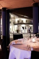 Se sirven almuerzos y cenas, cocina local