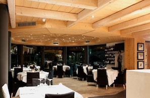 Lounas ja illallinen, paikallinen keittiö