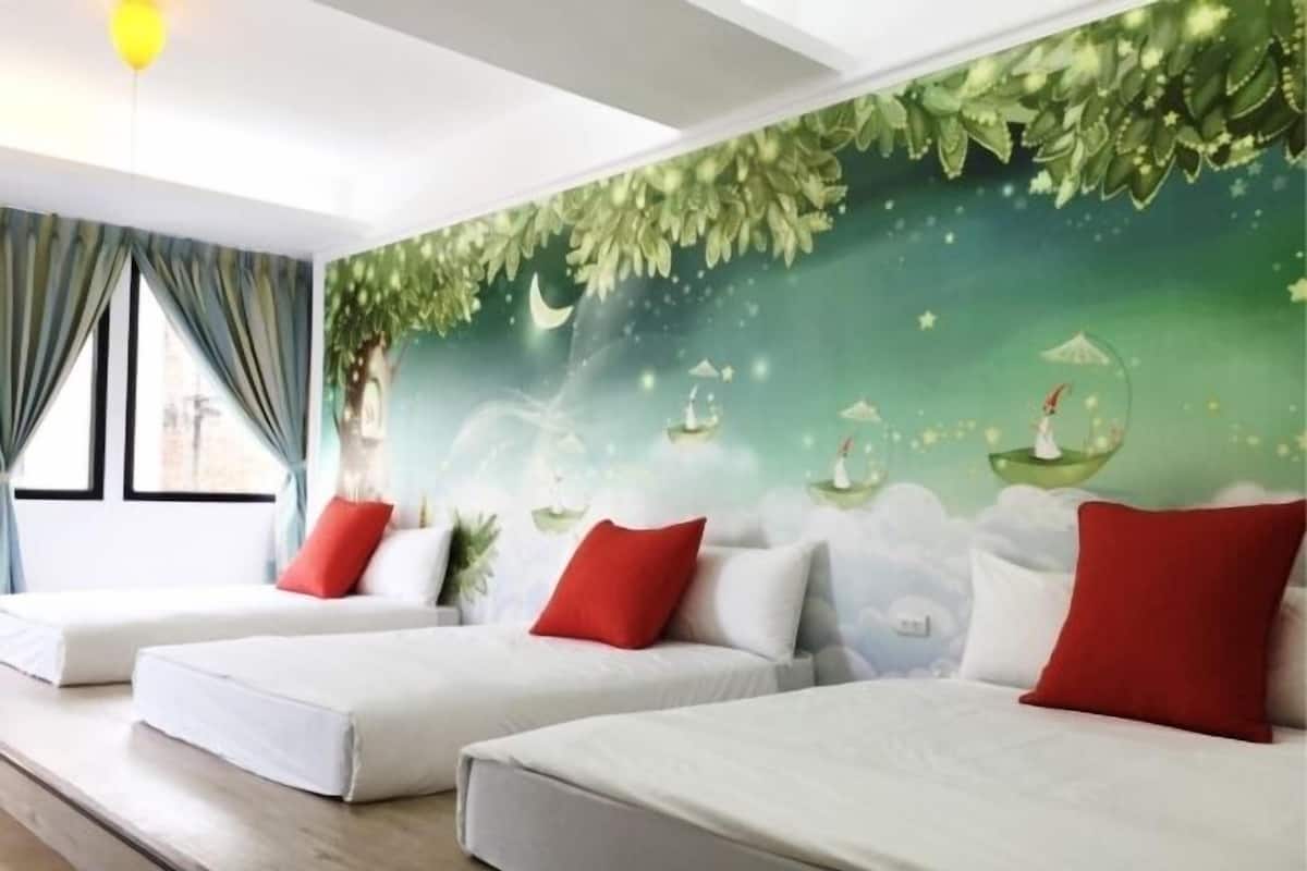 Room | 1 bedroom, minibar, individually decorated, individually furnished