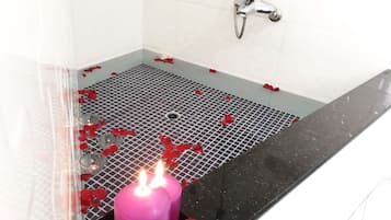 مغطس/حوض استحمام عميق