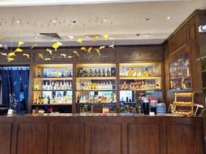 2 restaurants; breakfast, lunch and dinner served  - Thang Long Opera Hotel (Hanoi)
