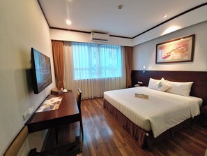 1 bedroom, minibar, in-room safe, desk - Thang Long Opera Hotel (Hanoi)