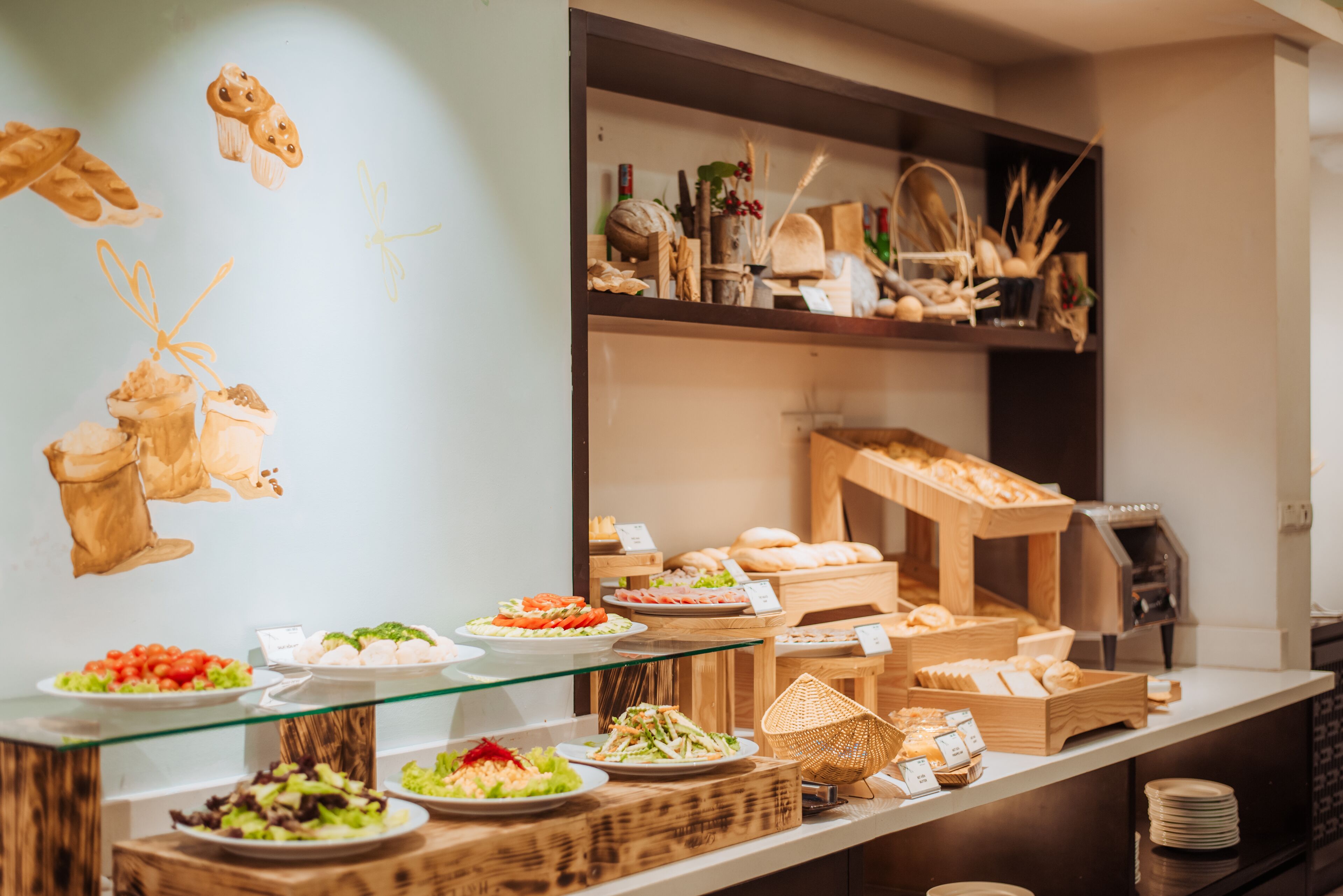 Bữa sáng buffet hàng ngày với phụ phí nhỏ 