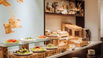 Daily buffet breakfast (VND 300000 per person)