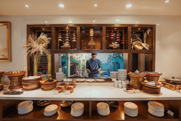 2 restaurants, breakfast, lunch, dinner served; Asian cuisine