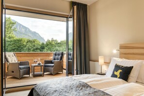 Minibar, safe på rommet, skrivebord og blendingsgardiner