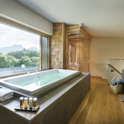 Private spa tub