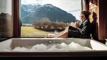 Minibar, Zimmersafe, Schreibtisch, Verdunkelungsvorhänge